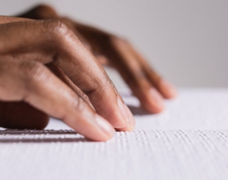 finger reading braille