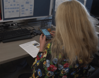 Sheri Albers uses a mobile app to scan a flyer. Credit: Nicole Aponte